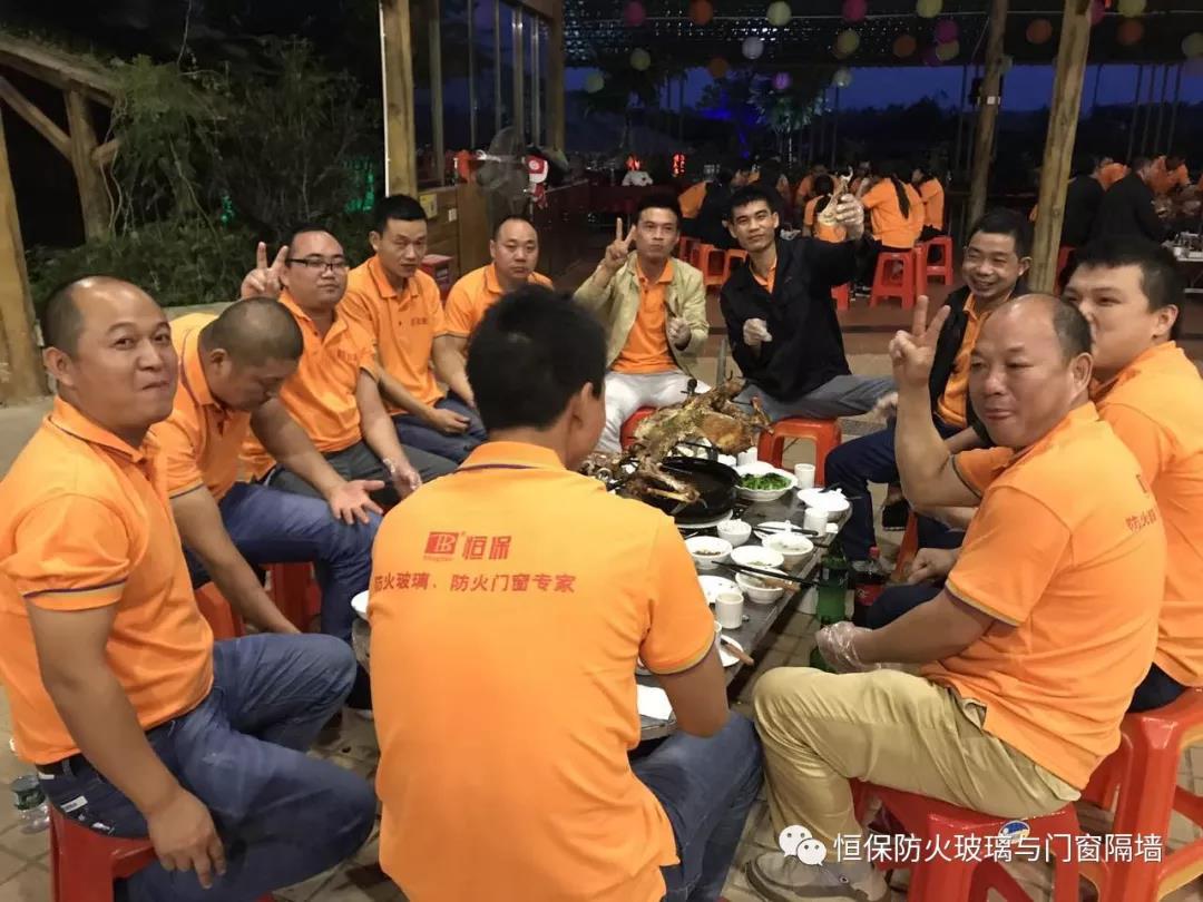 主題：“團(tuán)結(jié)”與“效率”！精誠團(tuán)結(jié)、再創(chuàng)新高！ --記公司在2017年10月17日組織了一場高明盈香戶外拓展旅游活動